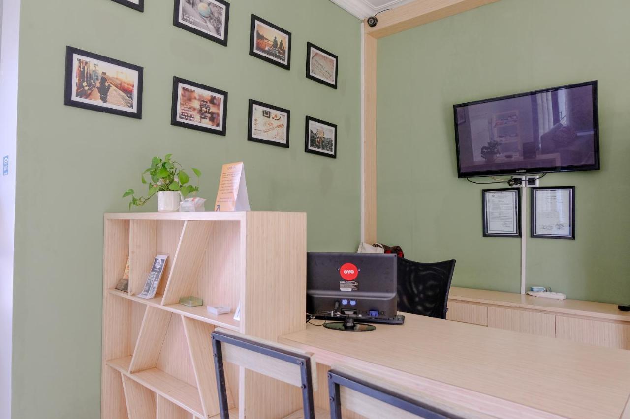 SPOT ON 1712 Griya Shanta Residence Malang Exterior foto